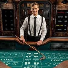 Dealer profesional kingdom188 siap melayani melalui Live Chat dengan standar studio HD